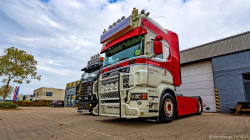 20251019-Tom-Holding-00369